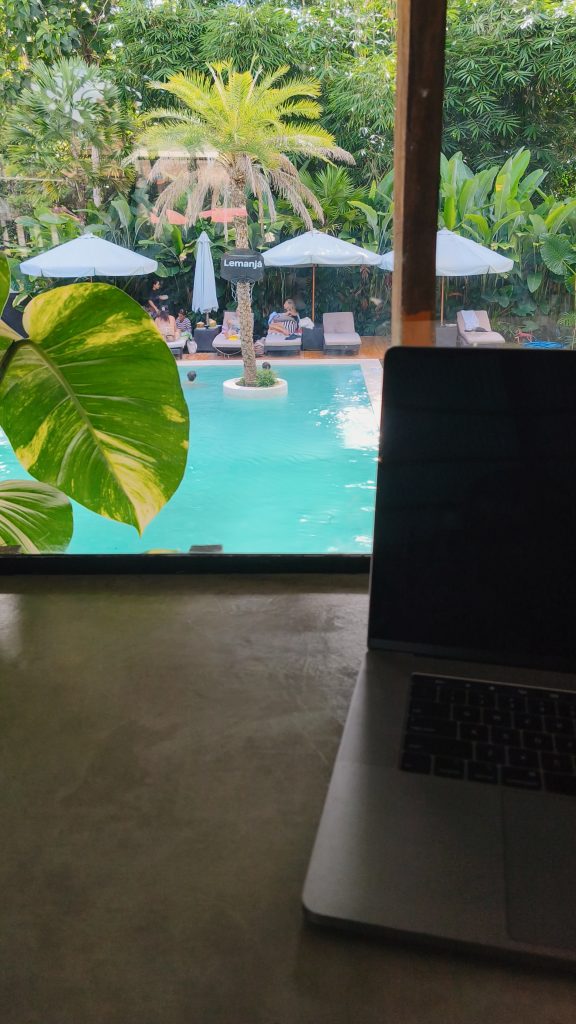 digital nomad cafe uluwatu