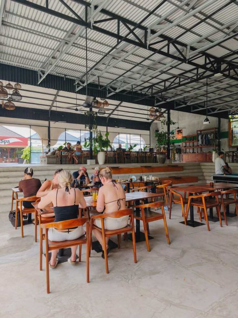 relaxing cafes in uluwatu
