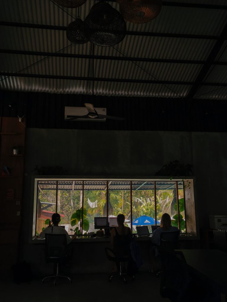 work from cafe in uluwatu